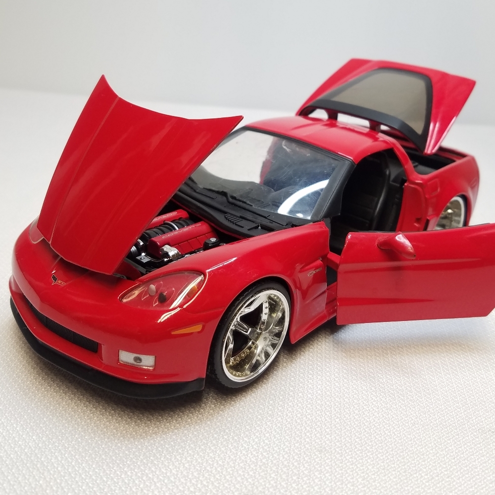 😎Jada Toys 2006 Corvette  RED Z06  1/24 Scale
